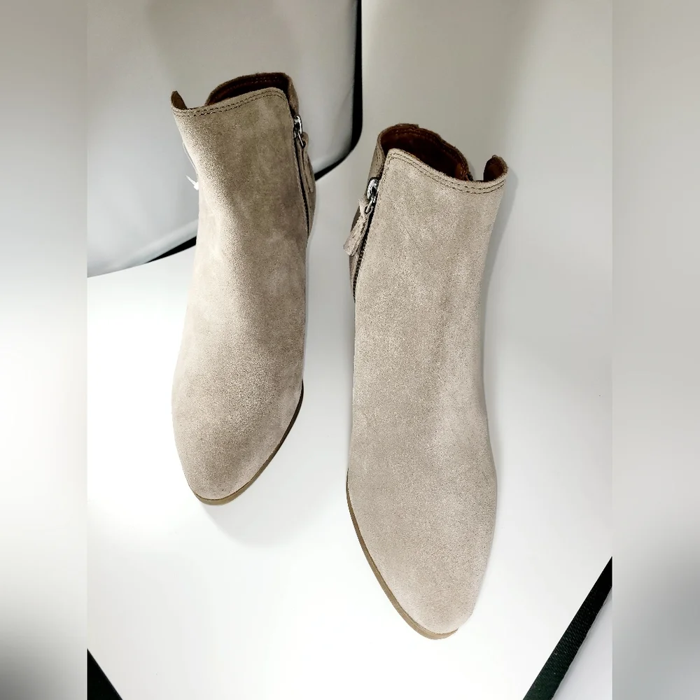 NWOT-❤️-Frye-Judith-Suede Zipped Booties-Taupe-Size 10 - Picture 1 of 8